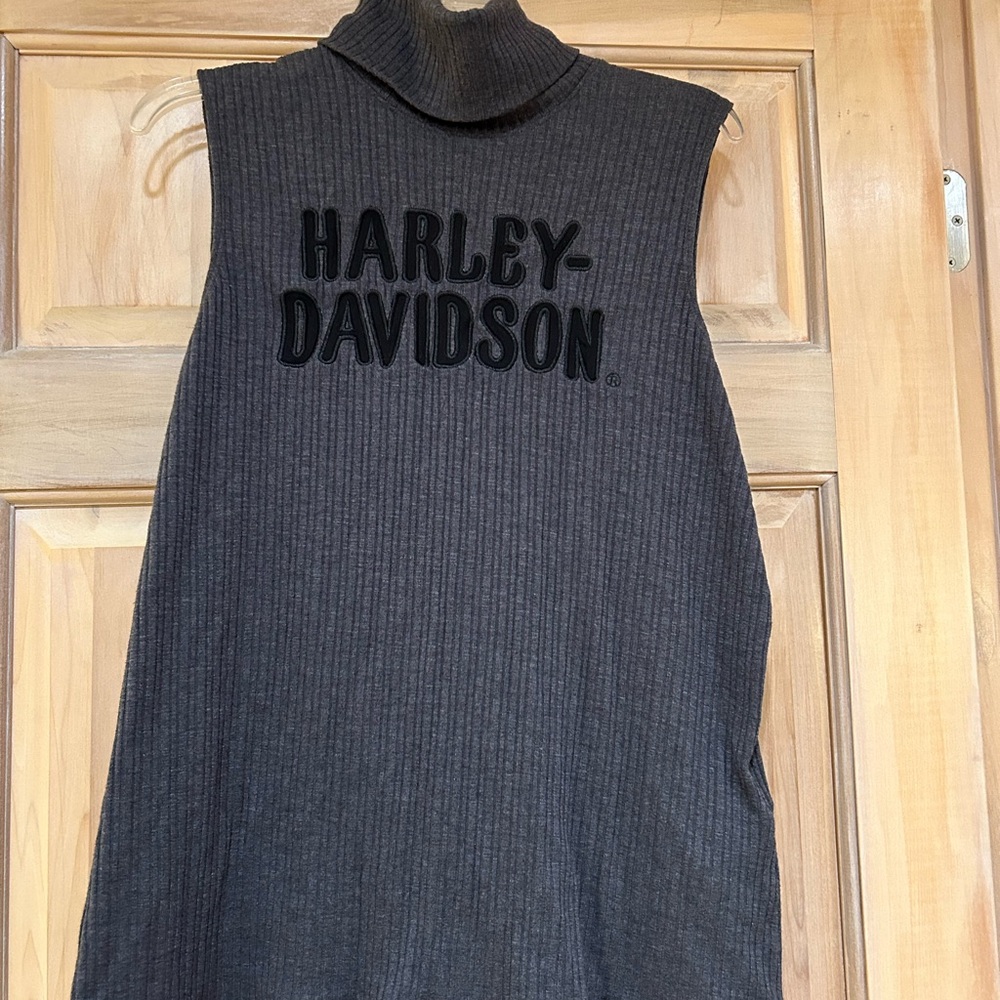 HD tank. Never worn. Heavier than a traditional tank. Fun look for fall HD wear!